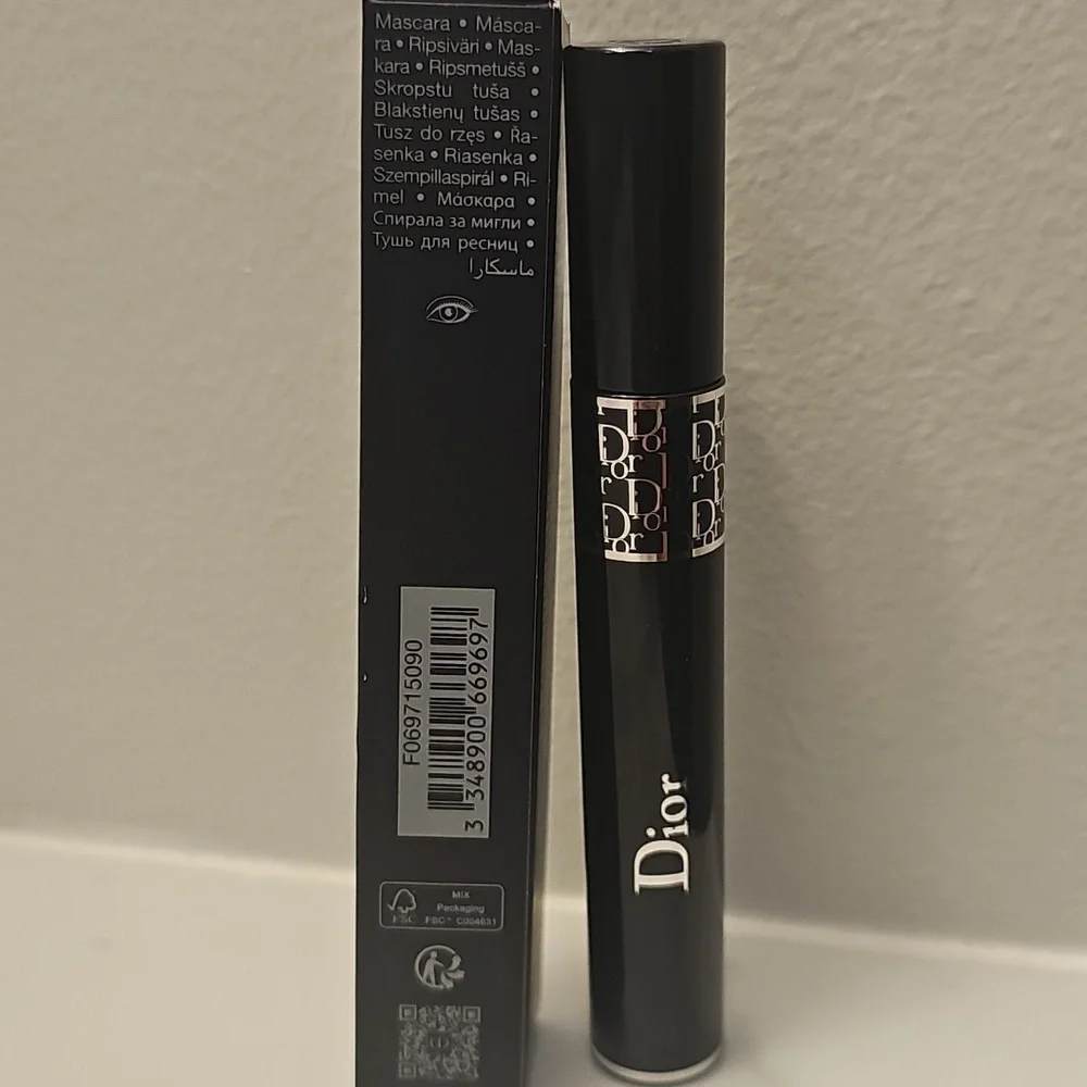Dior Diorshow Waterproof Buildable Volume Mascara - Noir/Black 090. New, Unused.